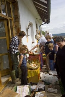 Navštívili jsme drobné místní zemědělské farmy